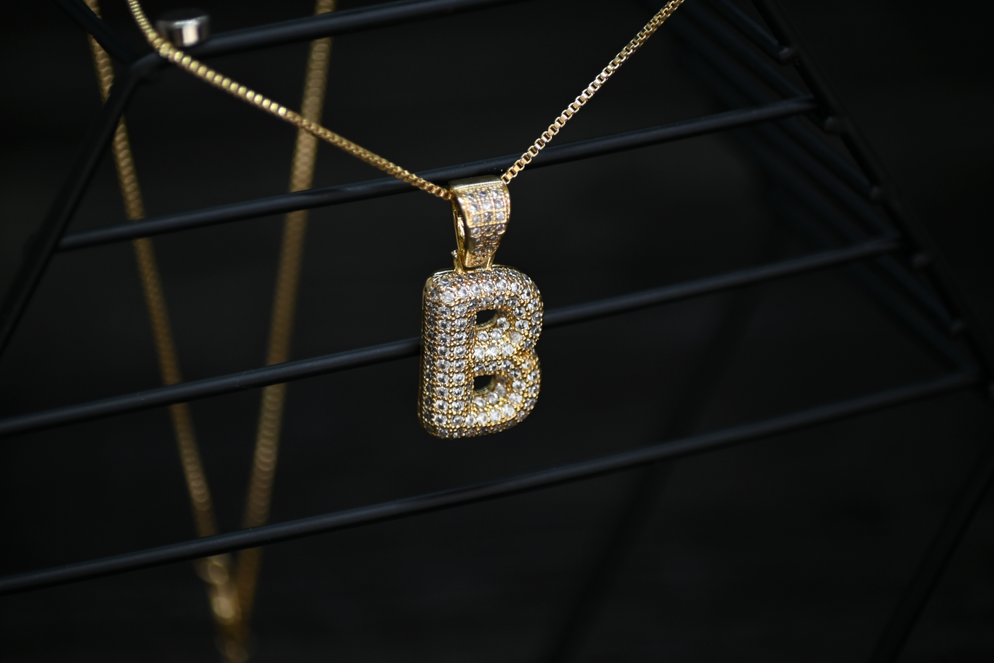 Pingente Letra com pedraria